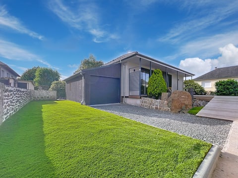 Single-story house in ÉVRON with air conditioning