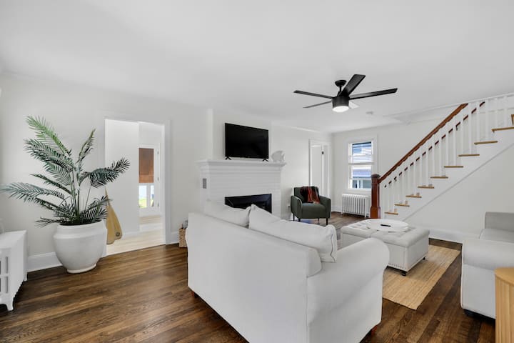 Relaxing Lake House Retreat | Family Friendly - Waterbury, CT