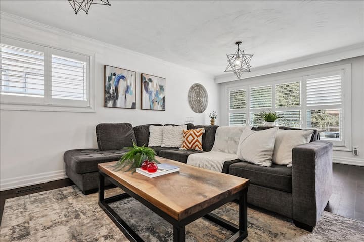 10 Min Yyz | Highway Access | Parking - Brampton