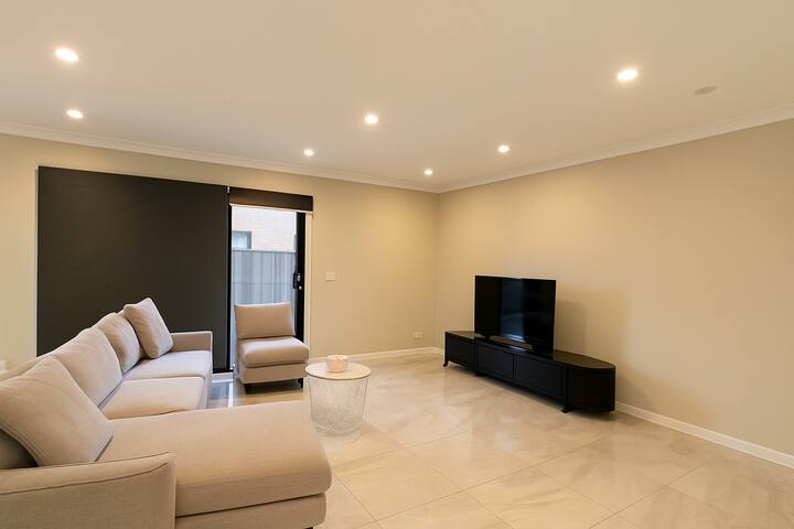 Casaaria | Spacious, Modern, New, Luxe Linens - Melton