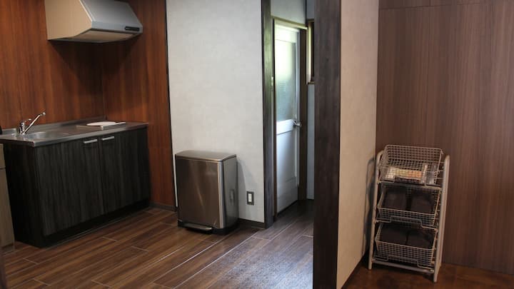 キッチンの北側にバスルームがあります。