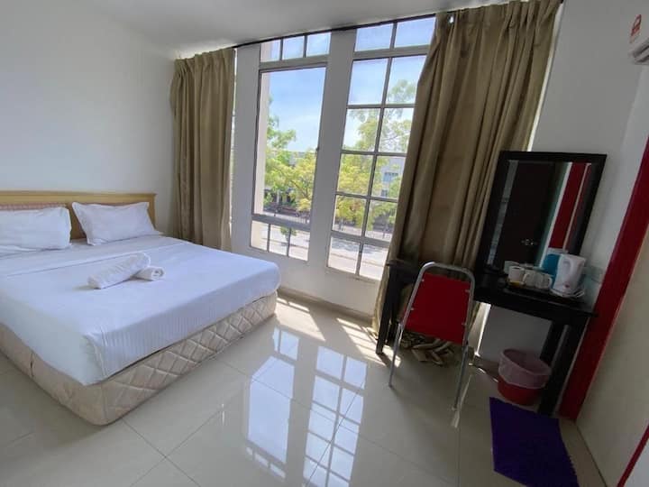 Izba so štandardným oknom