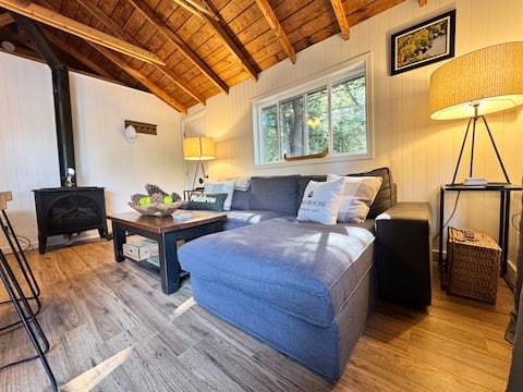 Popular Airbnb listing: Hemlock Lake House in Gravenhurst