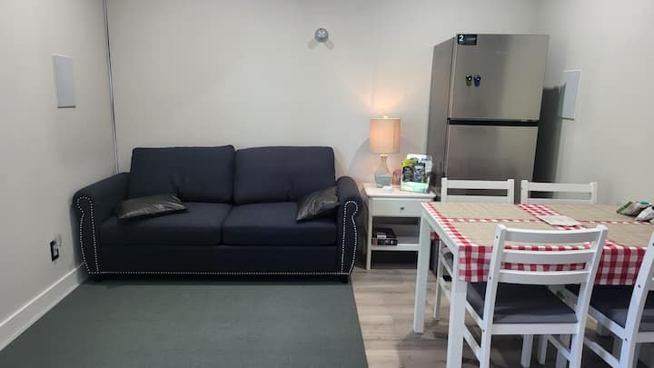 Cozy 1br Suite For 4 | Free Parking | Great Value - Nanaimo