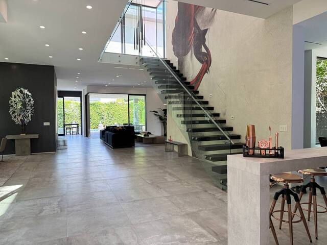 Spacious 5BR Home w/ Infinity Pool & Rooftop gallery image 3