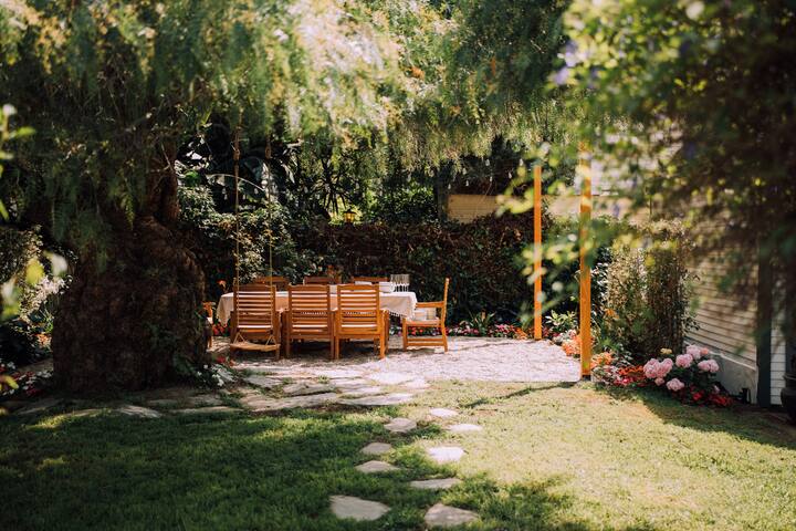 5BR LA Garden Villa w/ Dining, Nearby Beaches gallery image 3