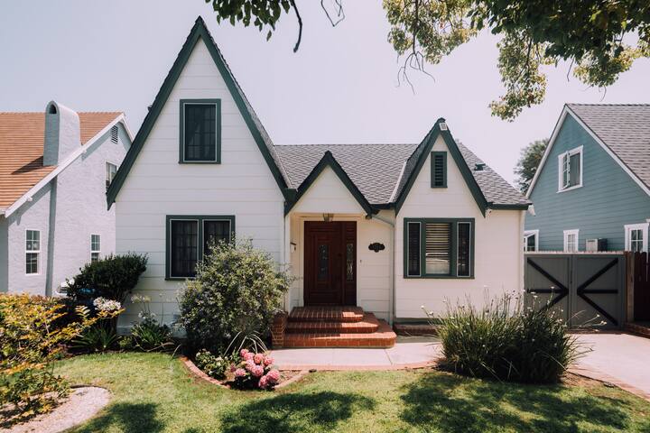 5BR LA Garden Villa w/ Dining, Nearby Beaches gallery image 4