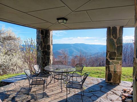 Sweet Mountaintop on the Parkway | Pups' Favorite!