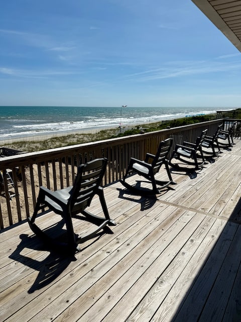 Salty Haven - Endless Views - Beachfront & Pool