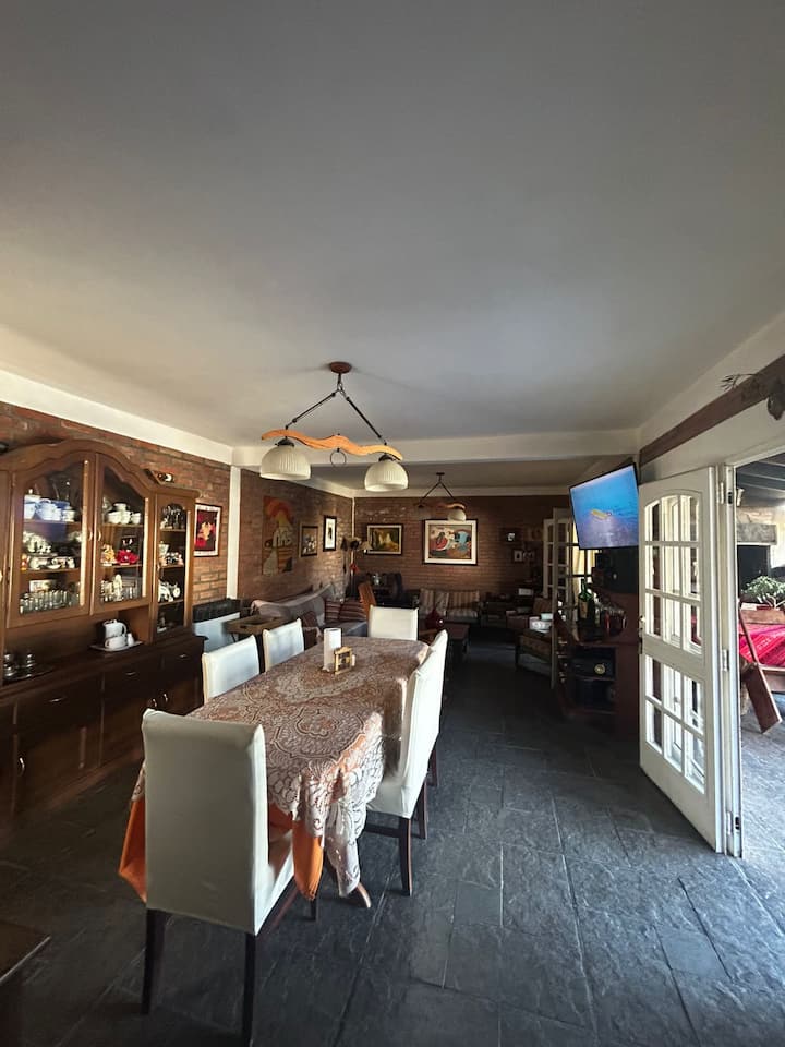 Casa Para 8, Parquizada Y Con Pileta - Salta