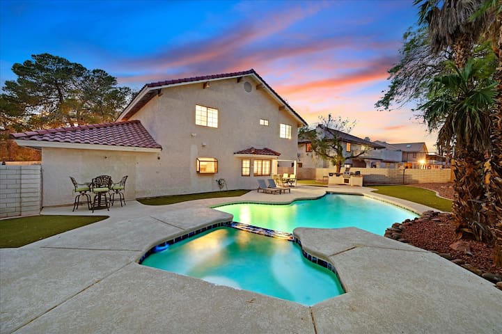 5BR w Pool 5 Mins from LV Strip