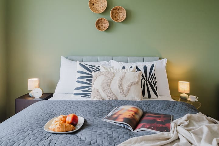 Family Friendly 1bdr Apt W/ Balcony • Tv & Netflix - Prag