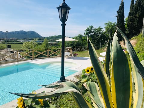 Villa Poggio Ulivo Pool-Apartments, close to Garda