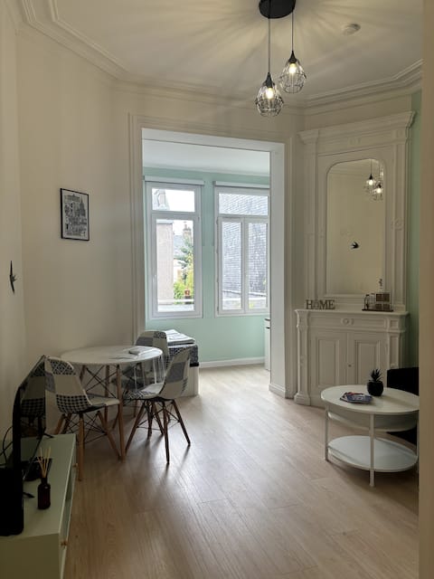 Annonce Airbnb populaire: Cozy & Bright Studio - Downtown à Pasteur / Saint Gervais / Mont Riboudet