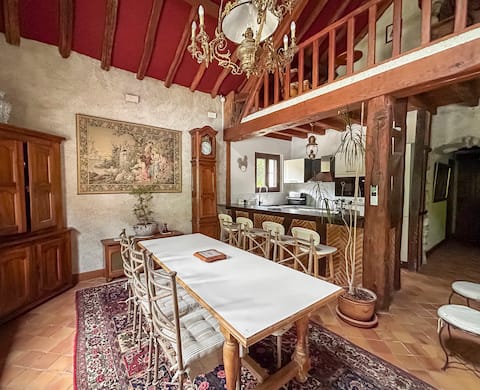 Family home in Sologne & wooded garden