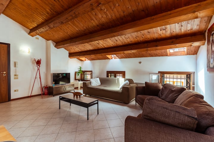 Mansarda Elegante – Centro Rovigo – 6 Persone - Rovigo