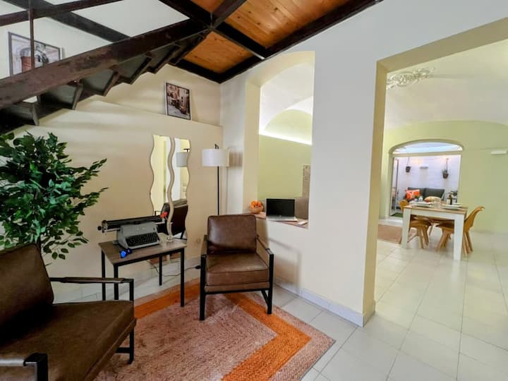 New Cozy Stay | Private Patio + Near Metro - Catania