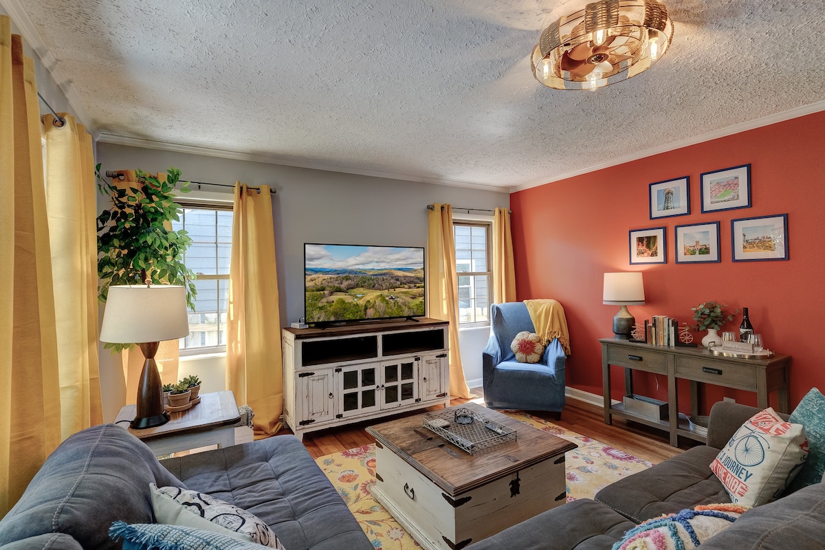 Top Airbnb: Trailhead Cottage - 7 min to downtown Knoxville in Knoxville
