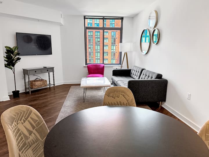 Stylish 2br W/ Pool + Rooftop Views| Walk To Metro - Woodland, Washington DC
