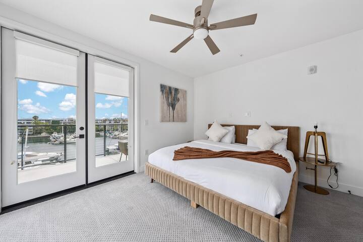 Sea Breeze Escape • 3BR Coastal Gem w/ 2 Balconies gallery image 4