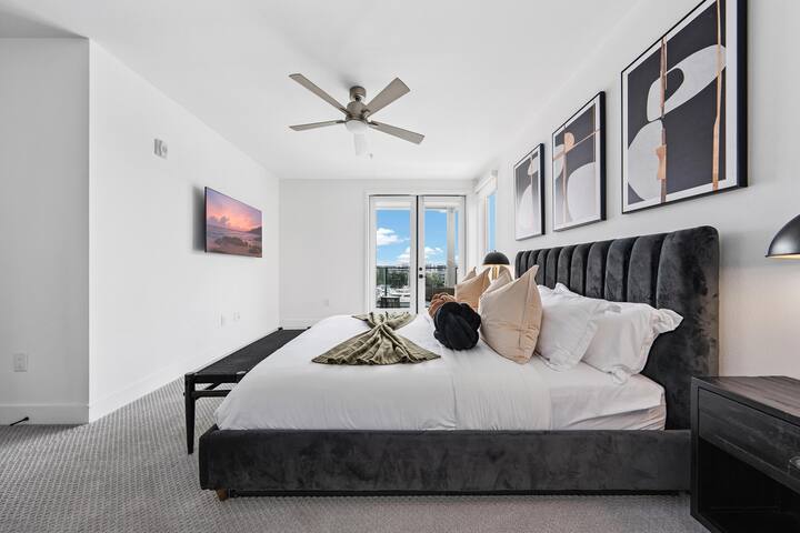 Sea Breeze Escape • 3BR Coastal Gem w/ 2 Balconies gallery image 3