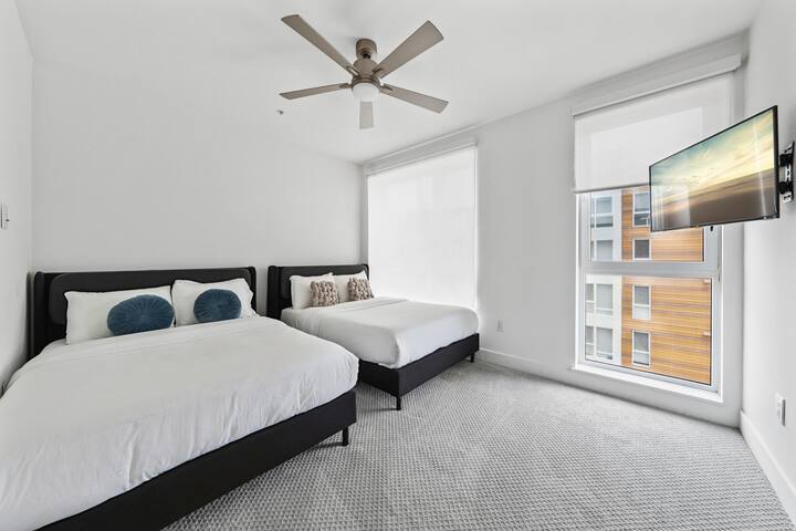 Sea Breeze Escape • 3BR Coastal Gem w/ 2 Balconies gallery image 5