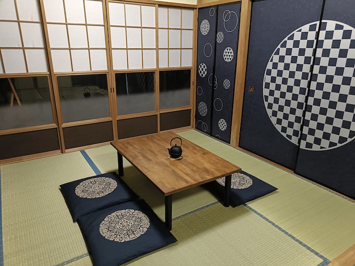 奥の部屋は9畳の和室です