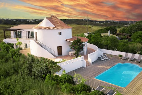 Algarve Windmill, Villa & Pool. 2000m to the Beach