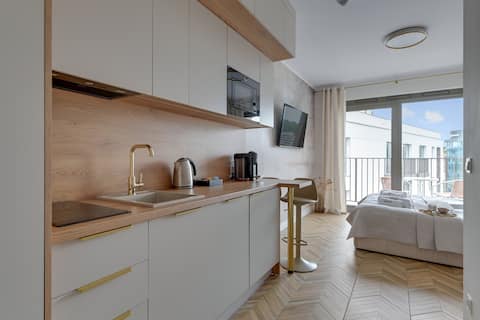 Popular Airbnb listing: A134 Cranes | Shipyard | Foodhall Montownia in Młyniska