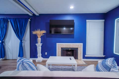 Popular Airbnb listing: Lovefield Airport|Prime Dallas|Gated+Guard|Studio in Arlington Park
