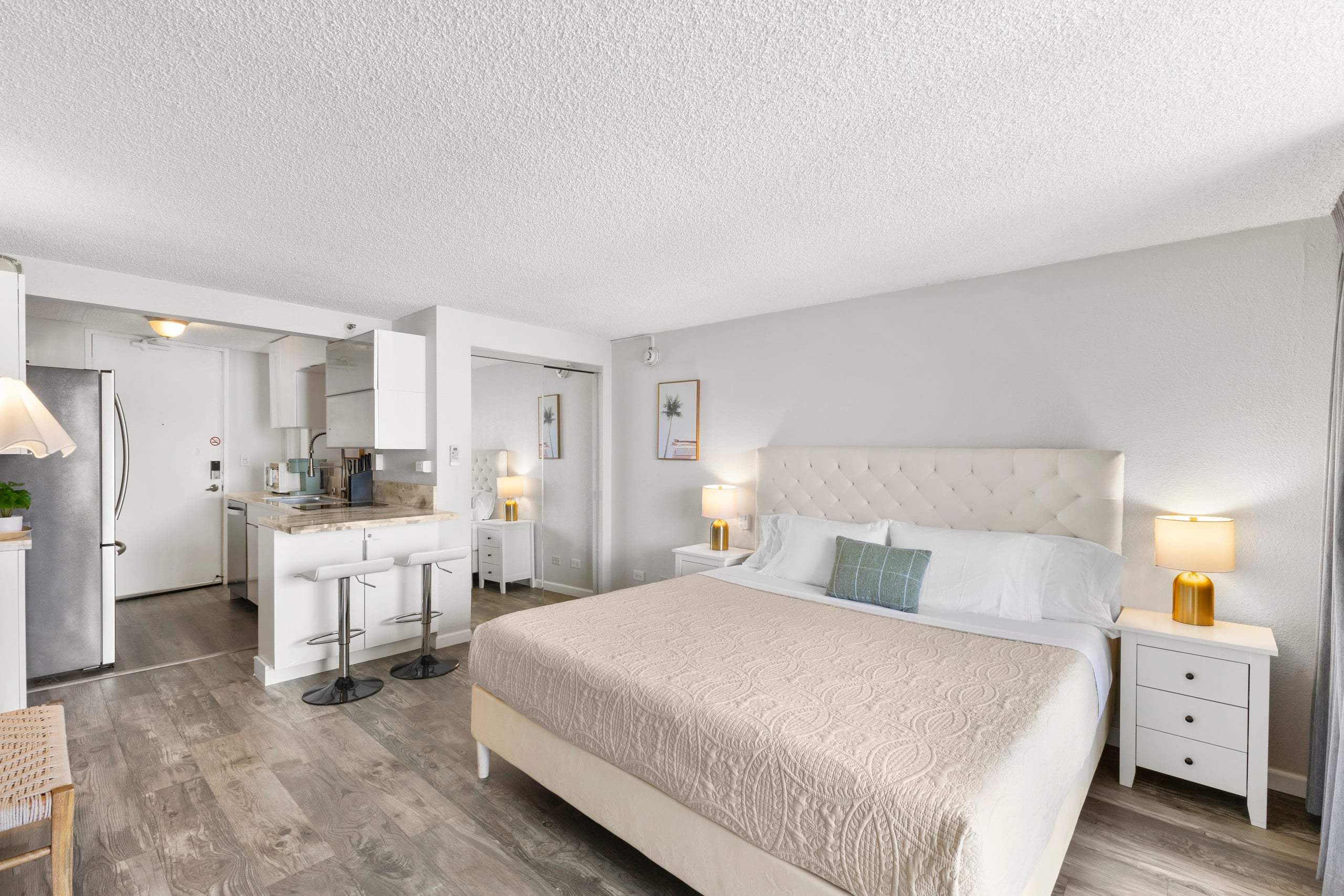 9FL-Modern Walkable Waikiki King Studio - Image 22