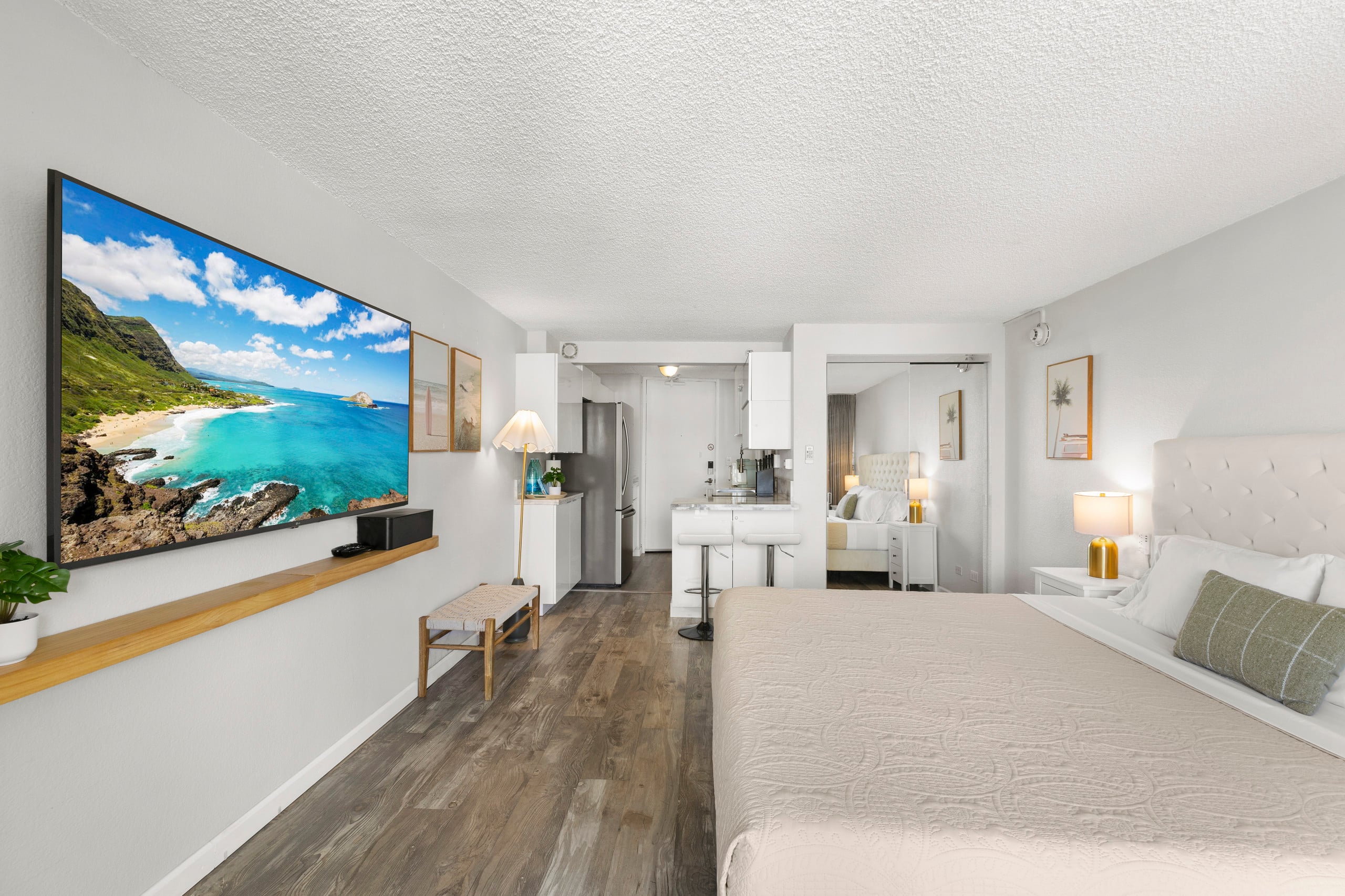 9FL-Modern Walkable Waikiki King Studio - Image 24