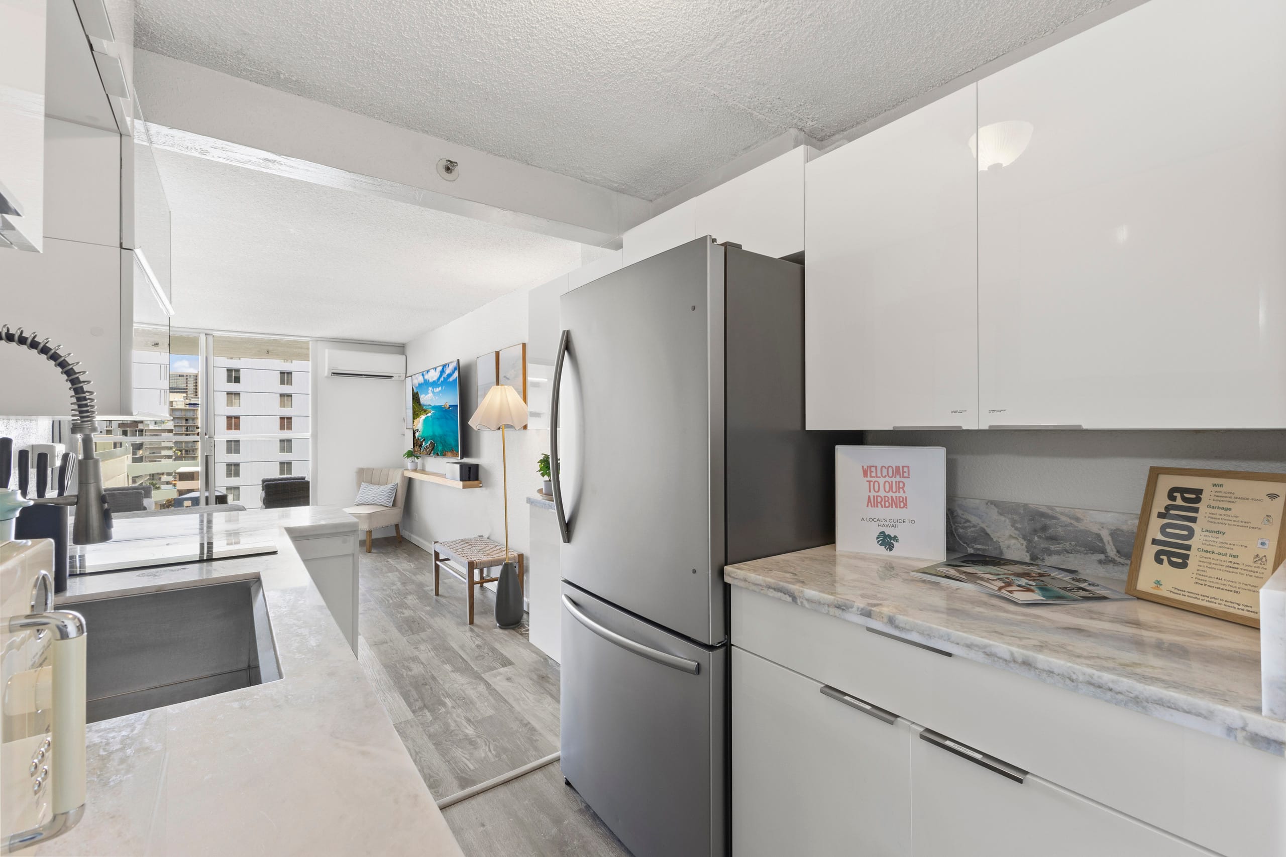 9FL-Modern Walkable Waikiki King Studio - Image 4
