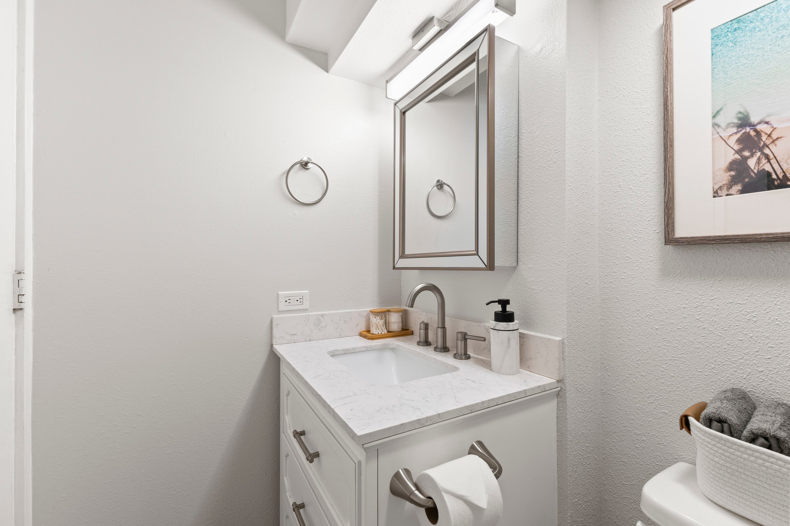 9FL-Modern Walkable Waikiki King Studio - Image 11