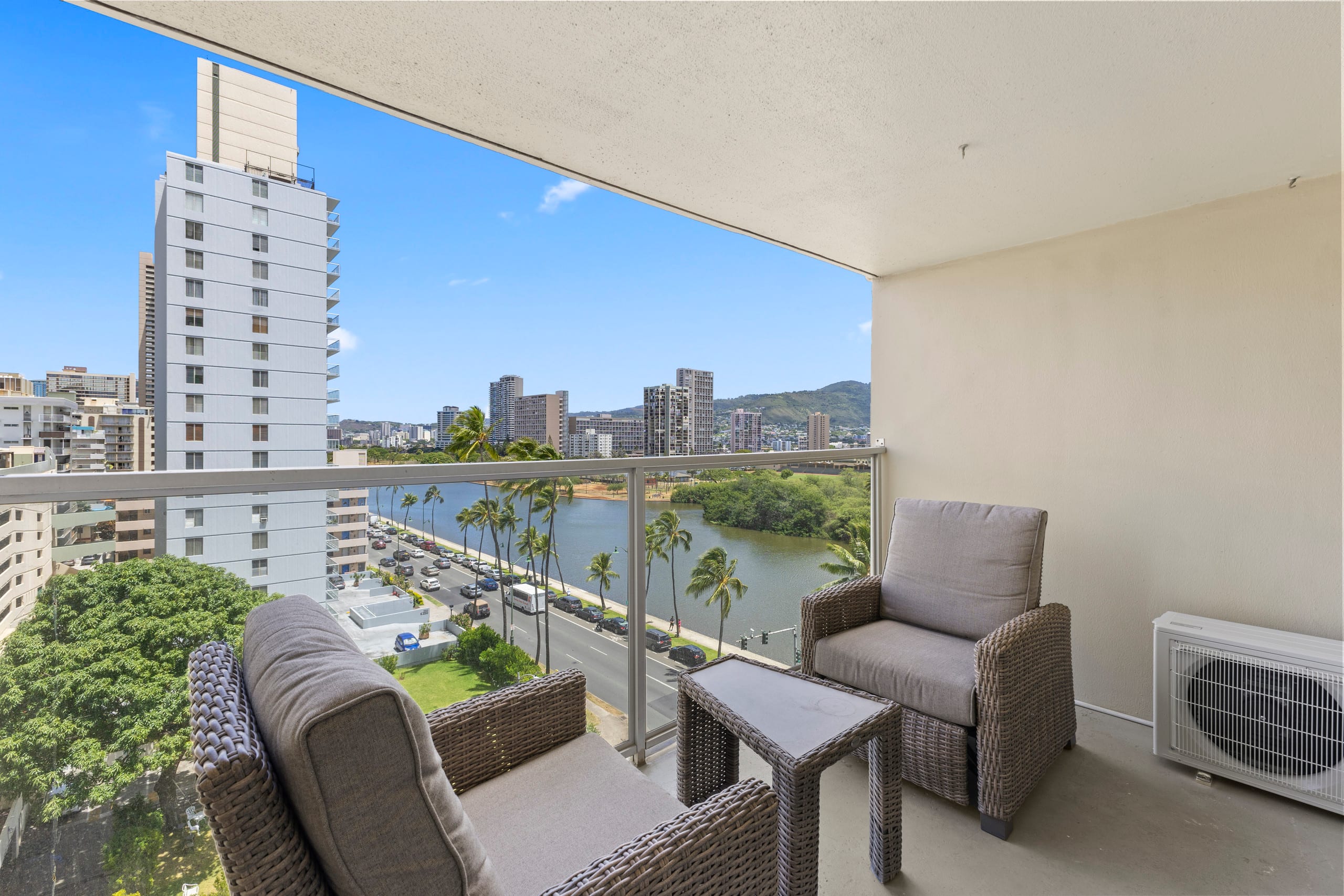 9FL-Modern Walkable Waikiki King Studio - Image 13