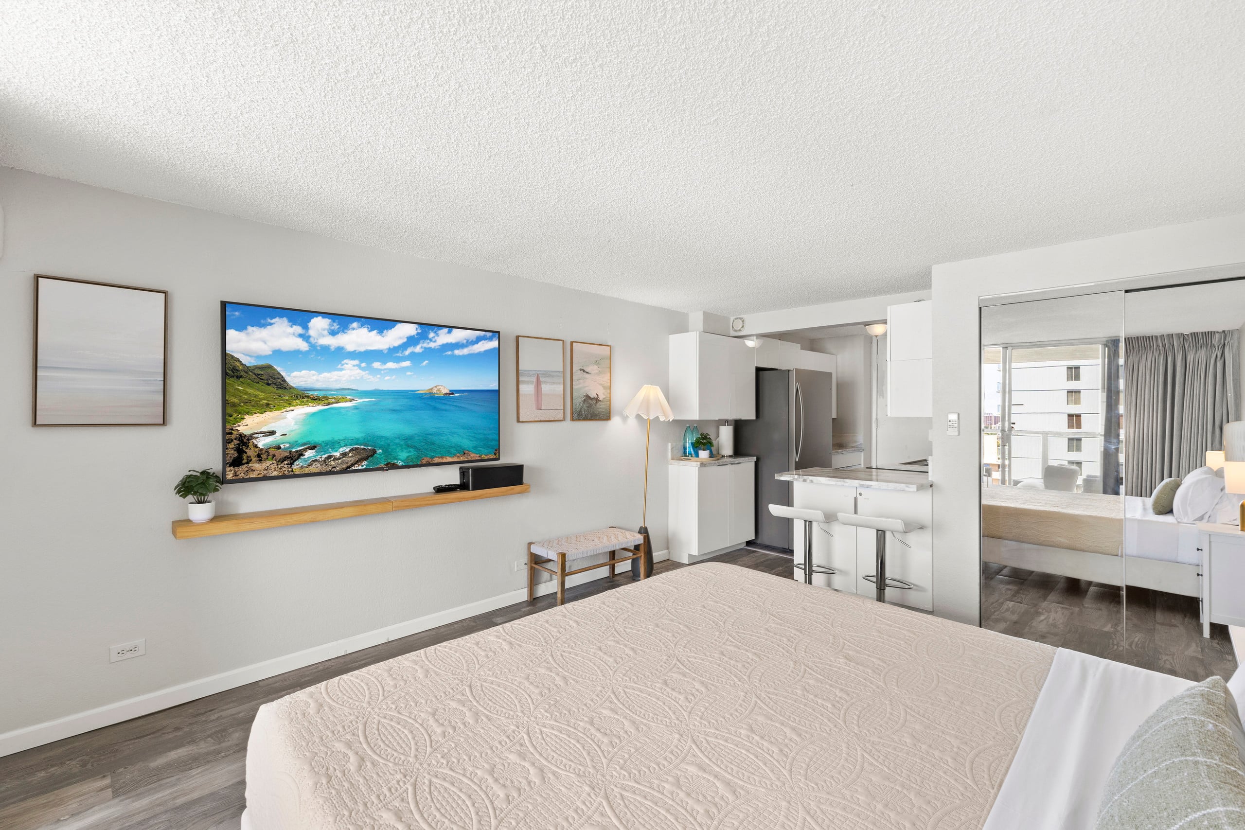 9FL-Modern Walkable Waikiki King Studio - Image 23