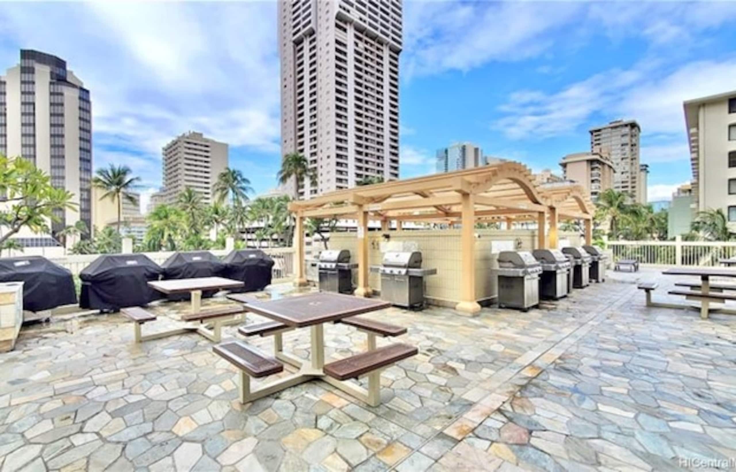 9FL-Modern Walkable Waikiki King Studio - Image 34