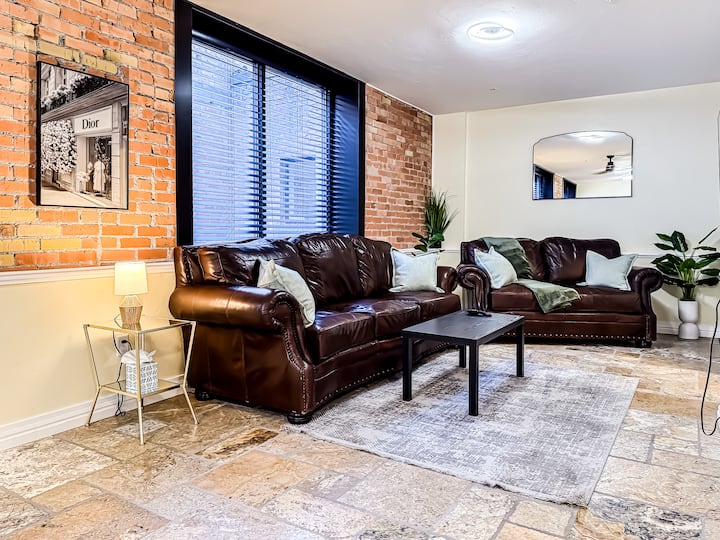 Executive 1 Bed 2 Bath Suite Downtown W/kitchen - Idaho Falls, ID