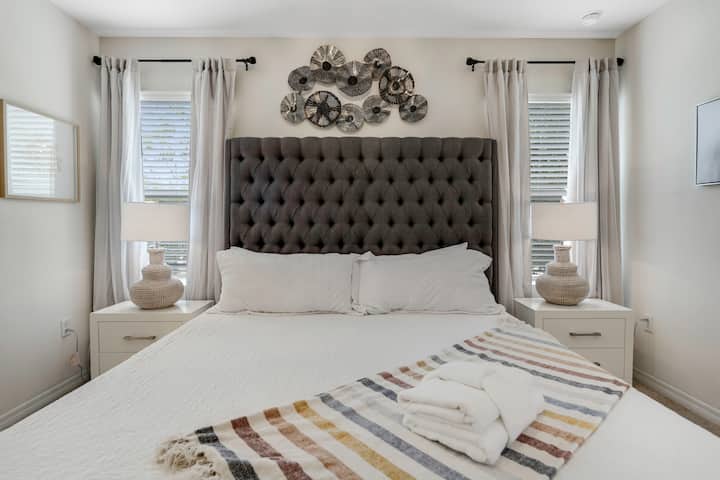 Upstairs main King ensuite with attached full bathroom-walk in shower and double vanity