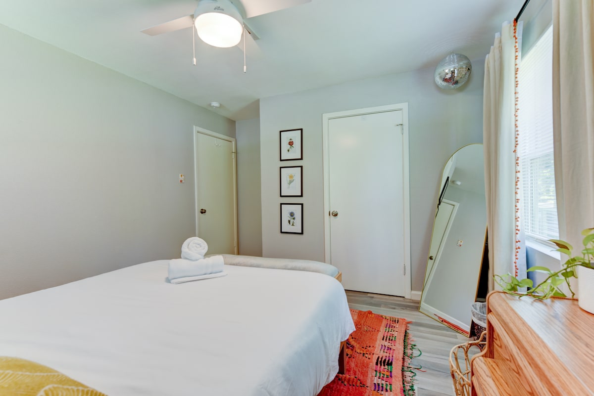 Cozy 2 BR + Minutes to ACL and F1