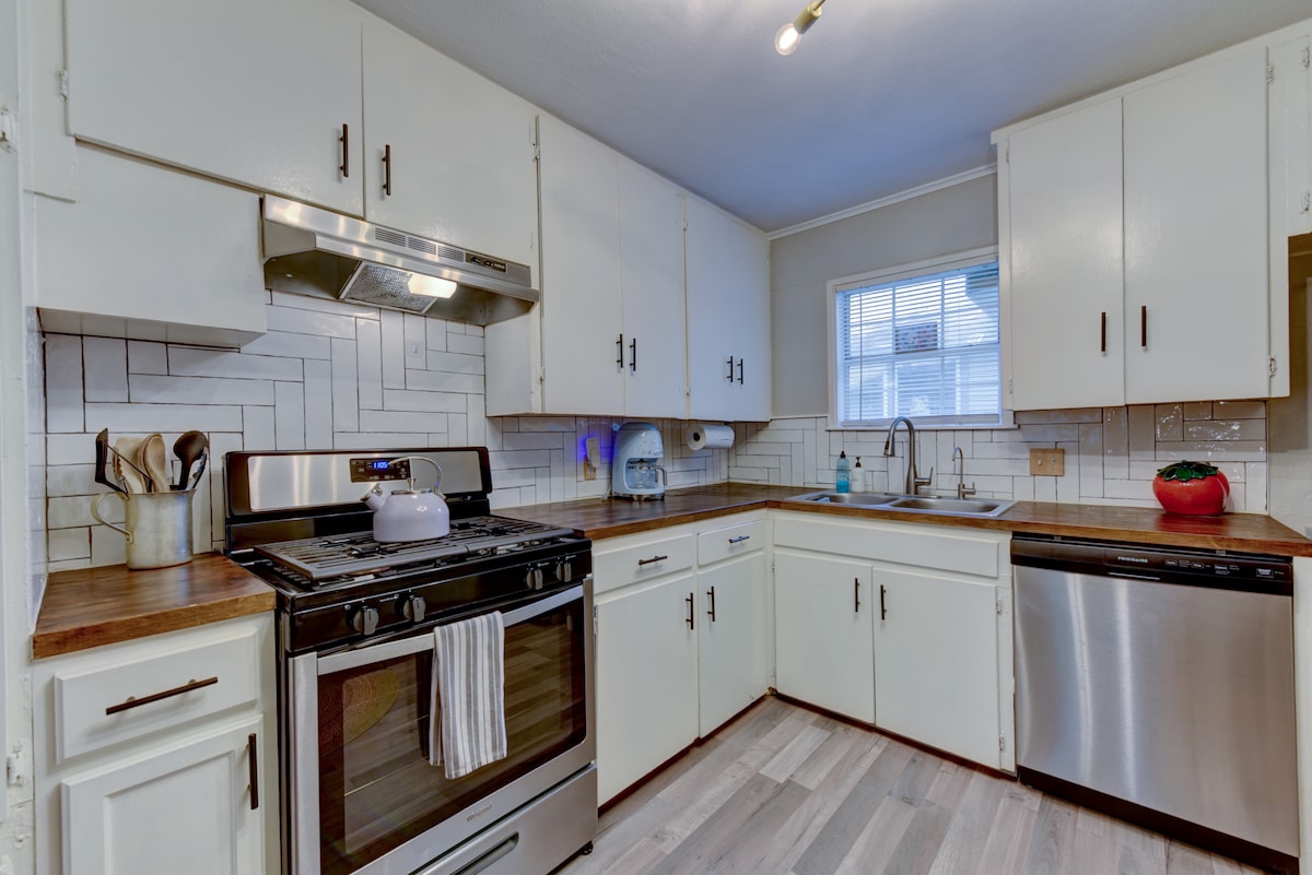 Cozy 2 BR + Minutes to ACL and F1