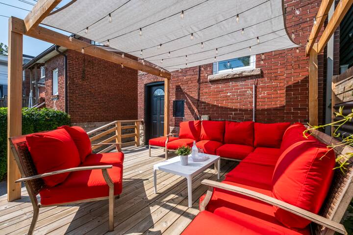 4BR home – Patio, BBQ & Parking in St Clair West gallery image 3