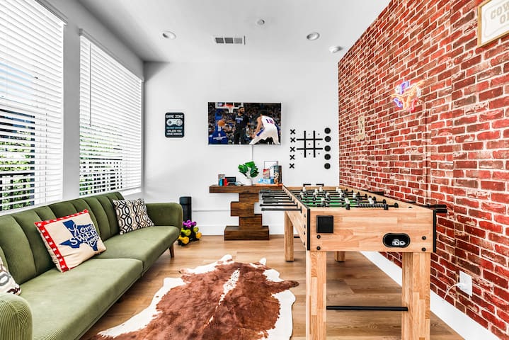 Modern Dallas Home – DT+Games +Garage+Rooftop