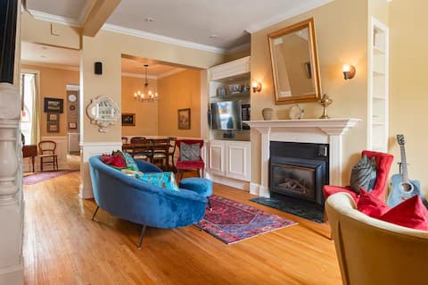 Popular Airbnb listing: Vintage Home | Fenced Yard, Pvt Patio, Parking in Somerset