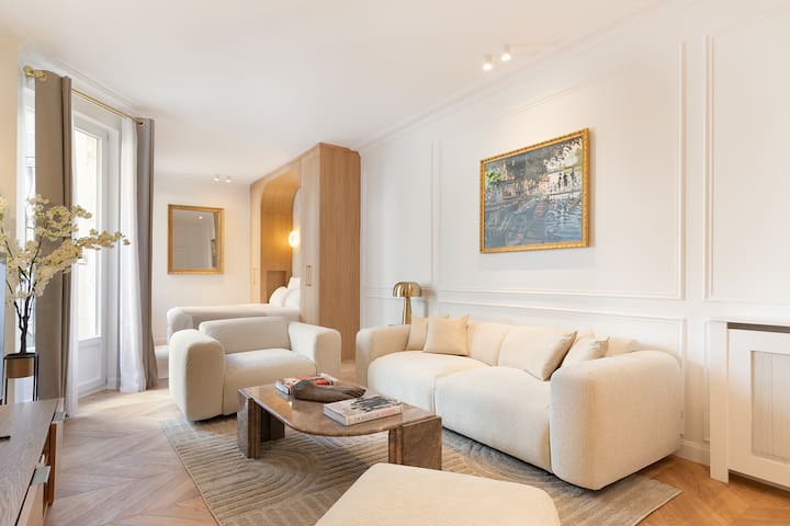 An Exceptional 3-BR/3Ba with Services – Opéra