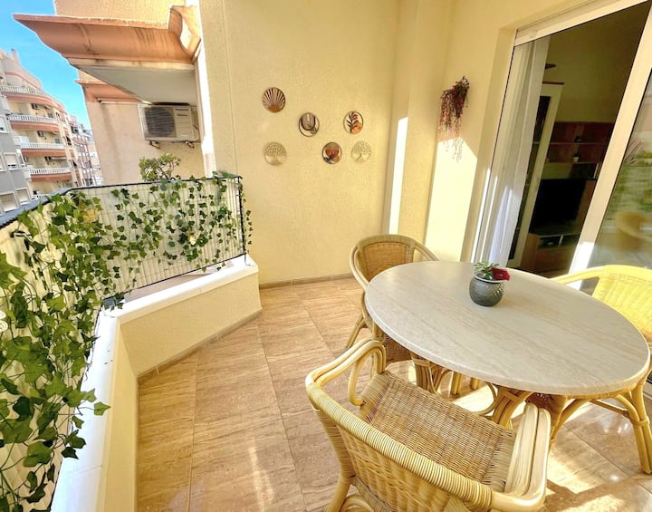 Apartment With 2 Bedrooms, Ac, And Balcony - Torrevieja