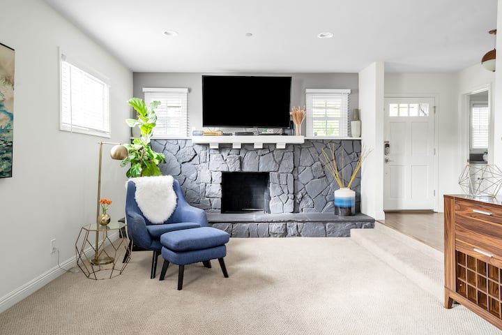 6 Bedrooms! Luxury Home W/ Pool & Spa - Anaheim, CA