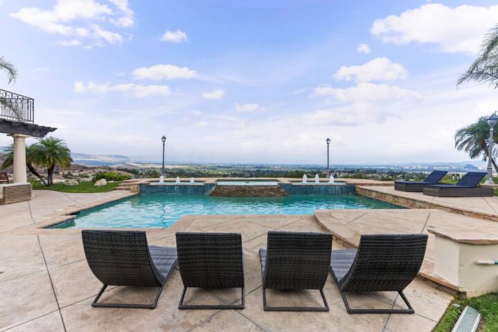 NEW – Private Panoramic Views Prime Location EV gallery image 2