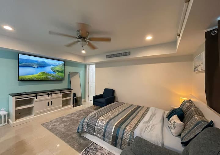 Seashell Retreat  *5 Min To Beach* - Fort Lauderdale, FL