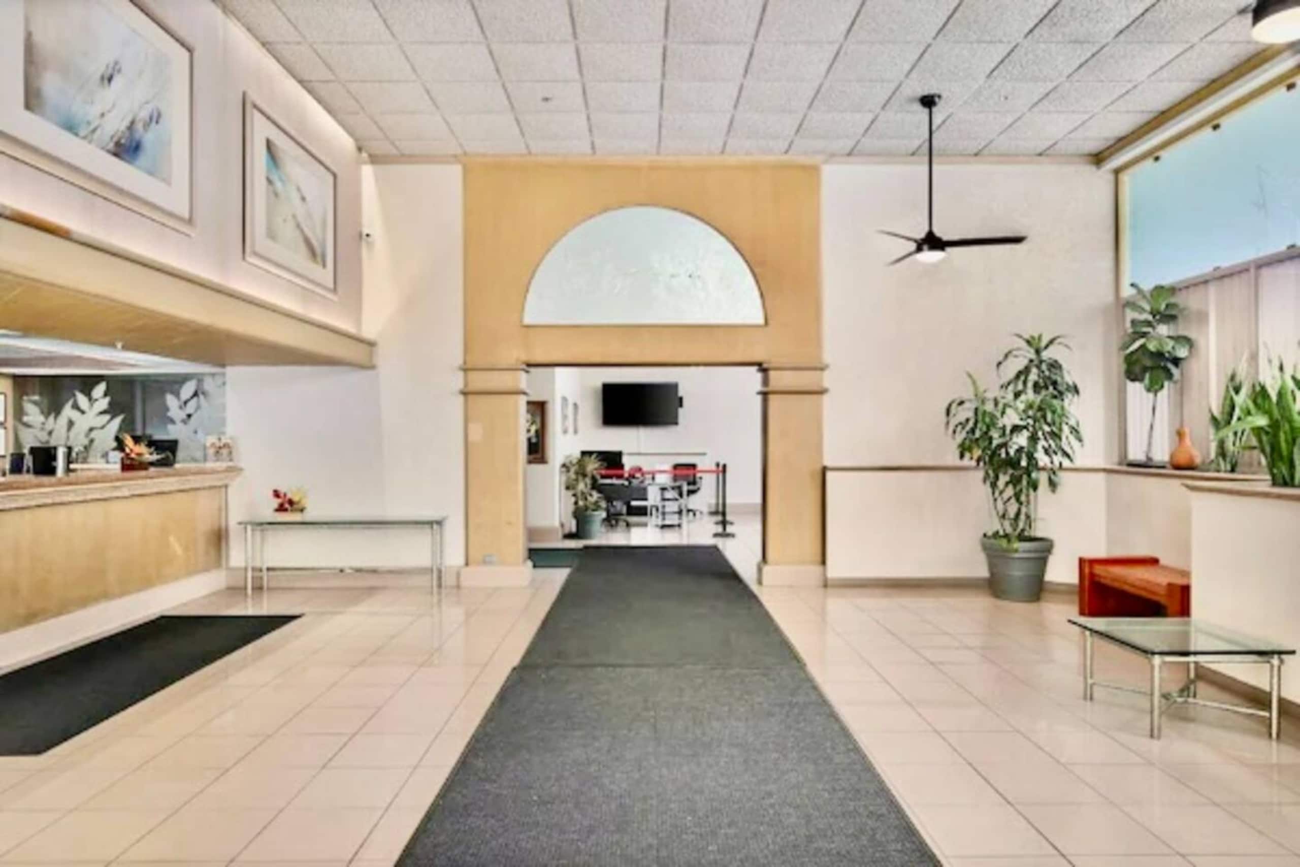17F-Grand Diamond Head View-2BR-Waikiki w/Parking! - Image 66